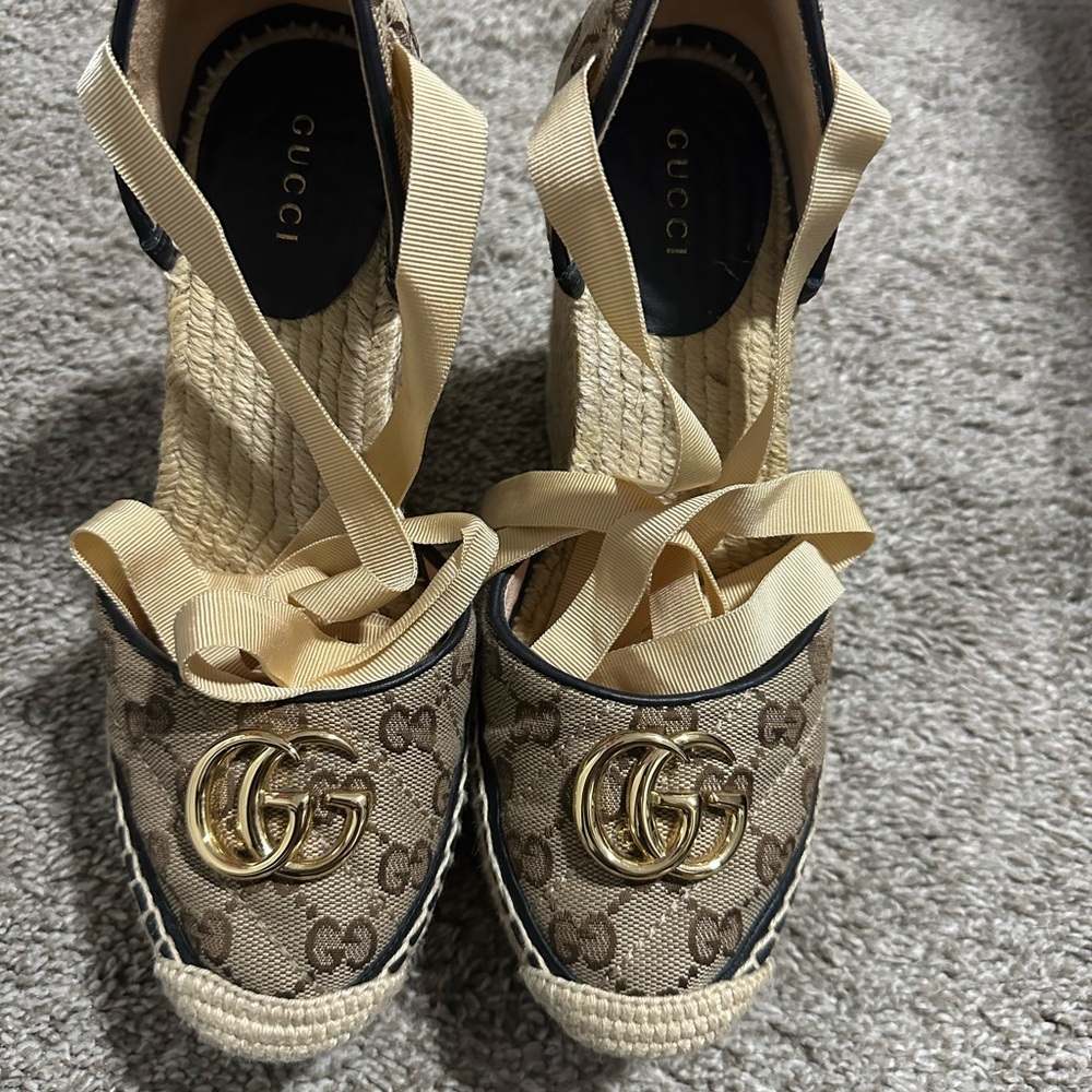 Gucci Women's Beige and Gold Espadrilles